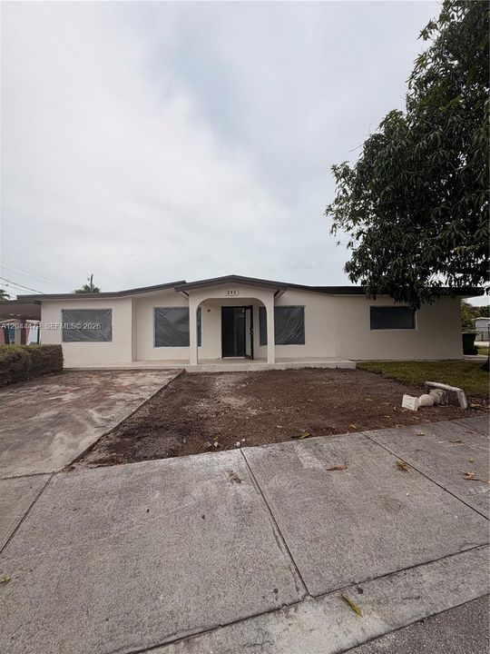 For Sale: $800,000 (6 beds, 3 baths, 2032 Square Feet)