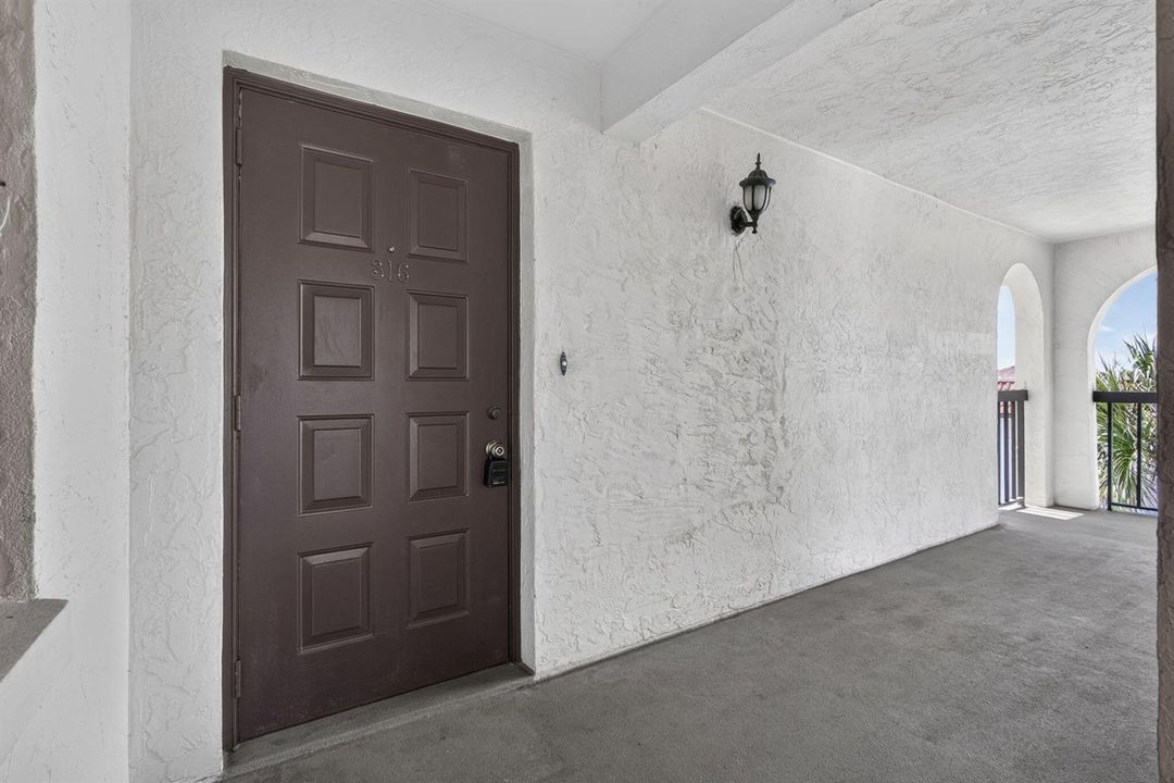 Private Corner Entrance