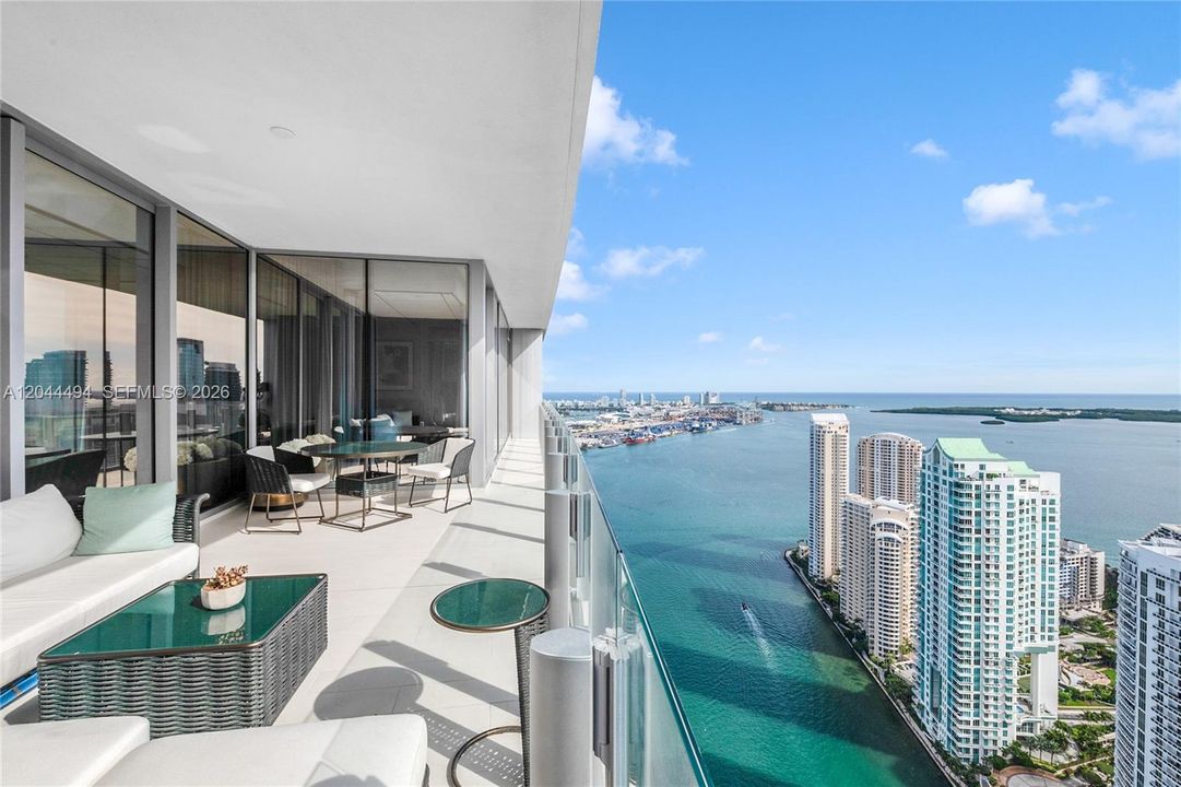 For Rent: $33,000 (3 beds, 5 baths, 3214 Square Feet)