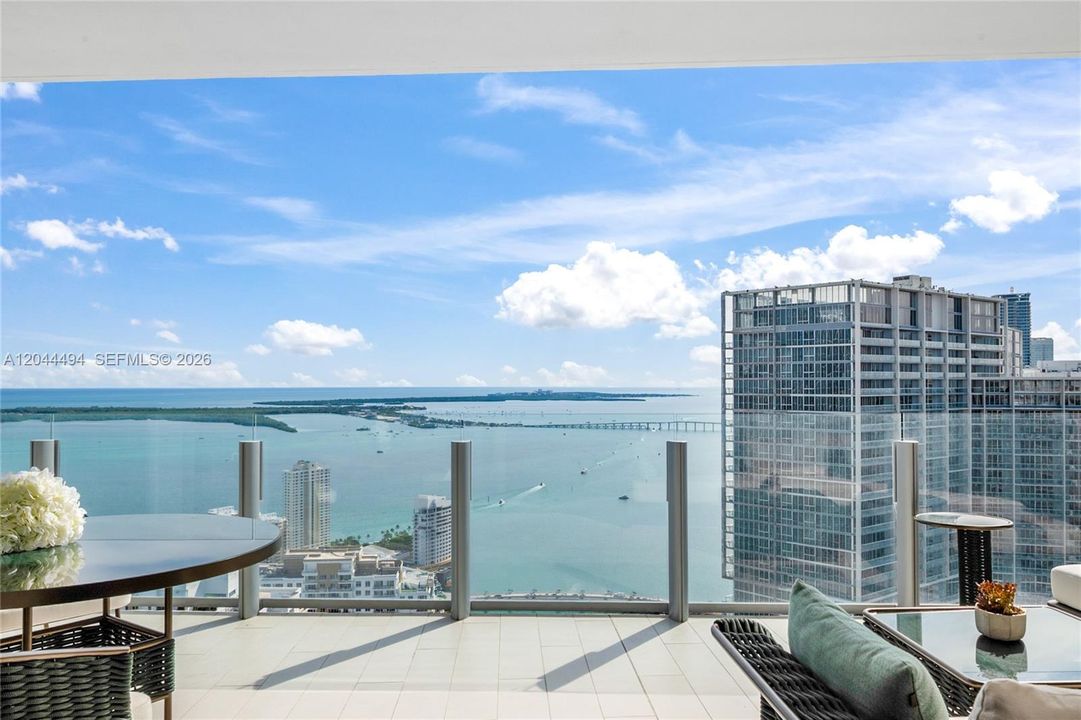 For Rent: $33,000 (3 beds, 5 baths, 3214 Square Feet)