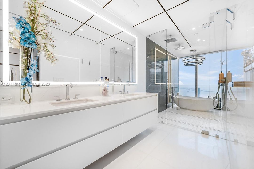 For Rent: $33,000 (3 beds, 5 baths, 3214 Square Feet)