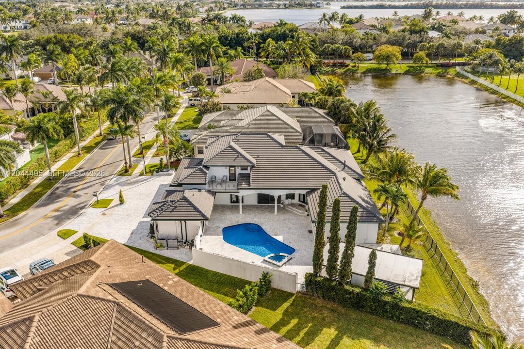 На продажу: $1,725,000 (7 спален, 5 ванн, 3966 Квадратных фут)