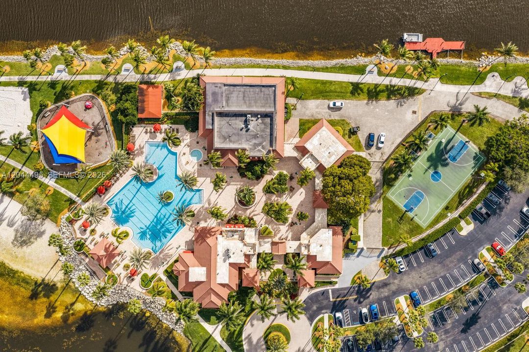 На продажу: $1,725,000 (7 спален, 5 ванн, 3966 Квадратных фут)