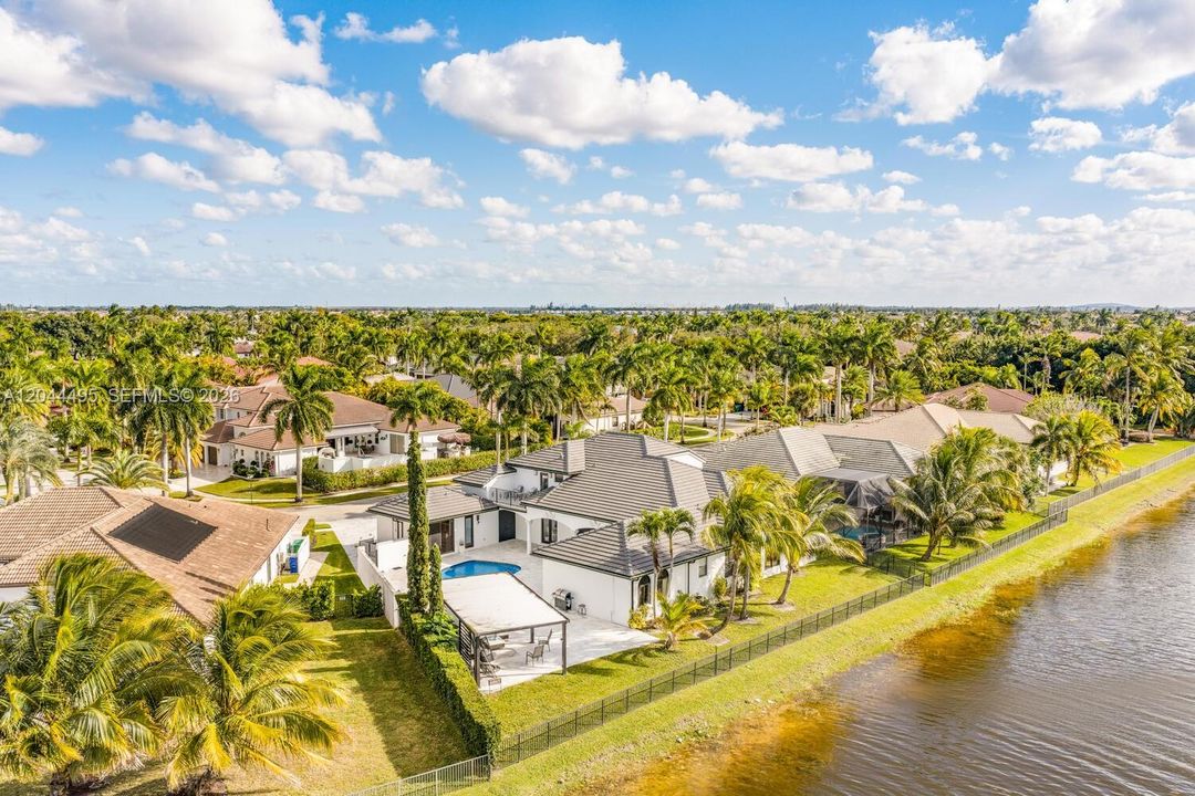 На продажу: $1,725,000 (7 спален, 5 ванн, 3966 Квадратных фут)