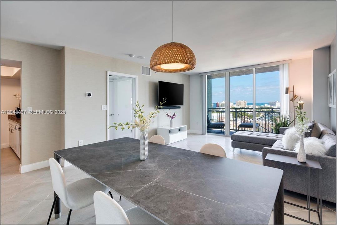 For Rent: $4,100 (1 beds, 1 baths, 740 Square Feet)