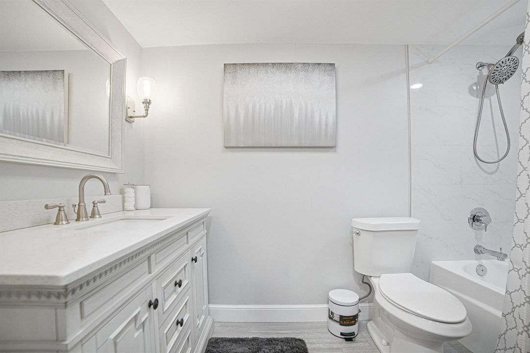 Bedroom1-Bathroom
