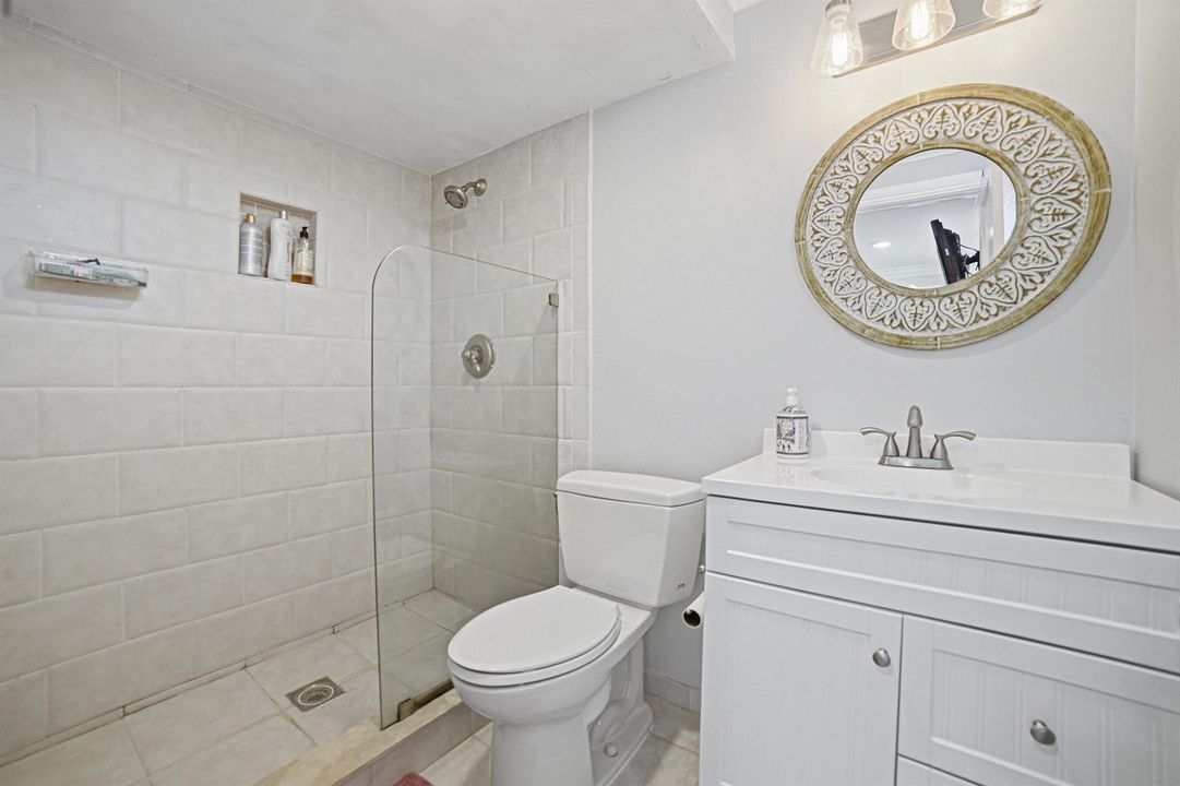 Bedroom2-Bathroom