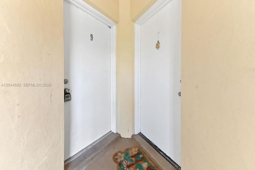 For Sale: $249,000 (2 beds, 2 baths, 940 Square Feet)