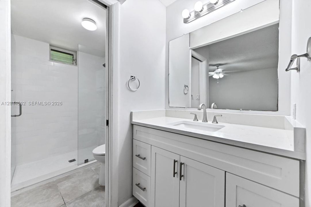 For Sale: $249,000 (2 beds, 2 baths, 940 Square Feet)