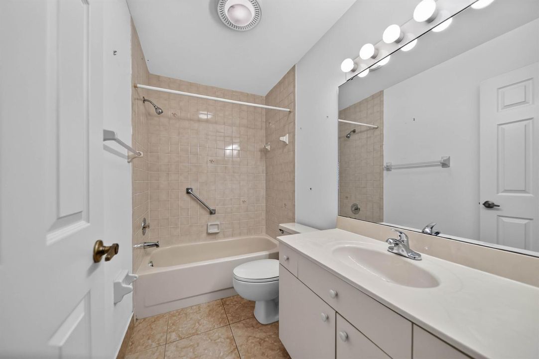 guestbath1.jpg-FULL