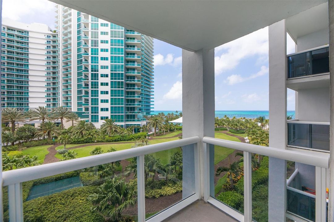 For Rent: $3,000 (0 beds, 1 baths, 481 Square Feet)