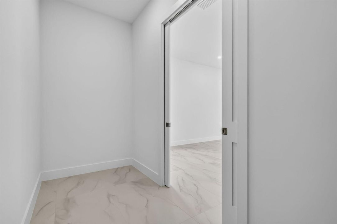 Walking Closet