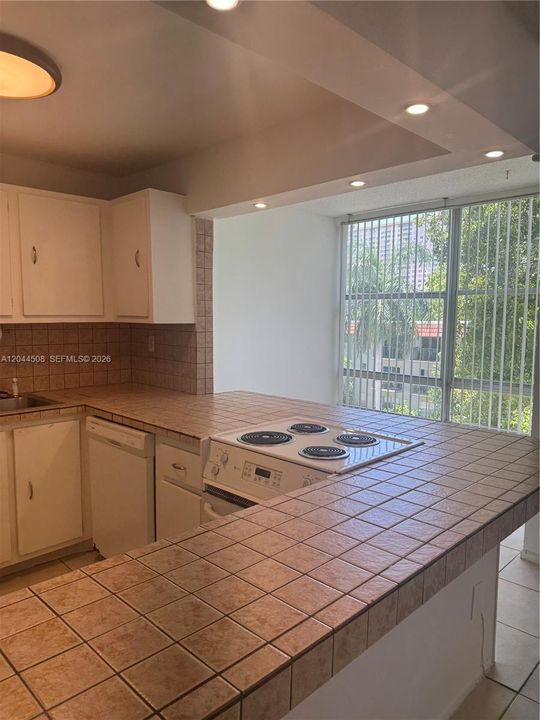 В аренду: $1,800 (1 спален, 1 ванн, 725 Квадратных фут)