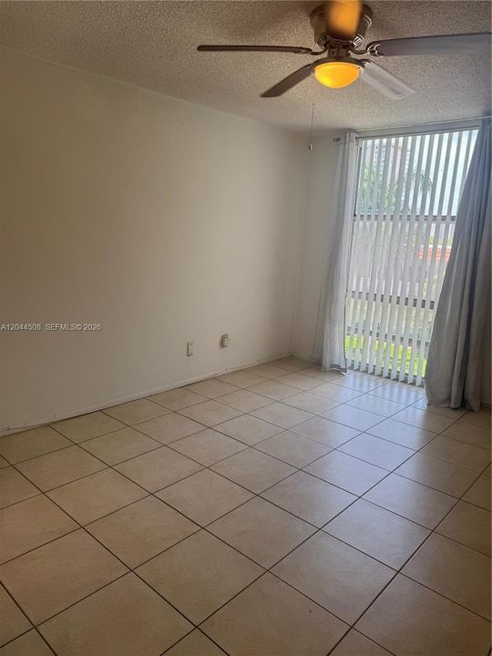 В аренду: $1,800 (1 спален, 1 ванн, 725 Квадратных фут)