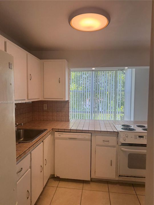 В аренду: $1,800 (1 спален, 1 ванн, 725 Квадратных фут)