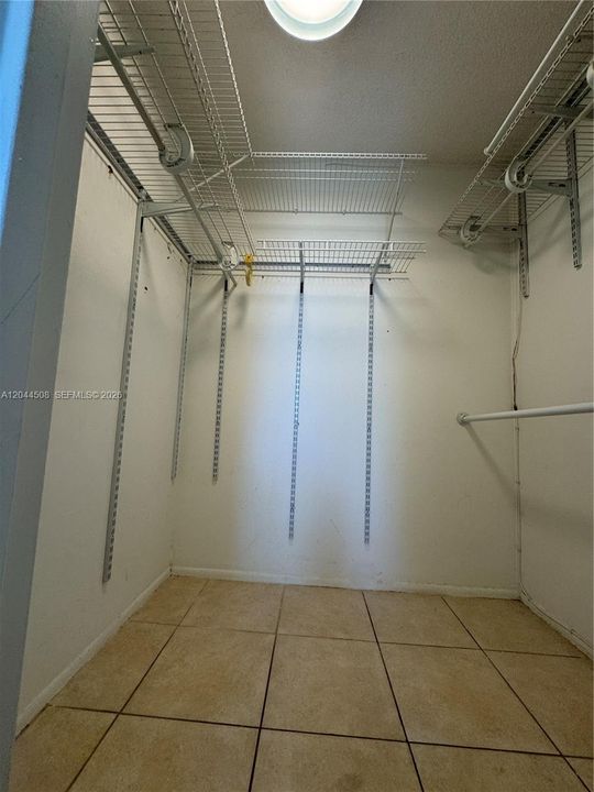 В аренду: $1,800 (1 спален, 1 ванн, 725 Квадратных фут)