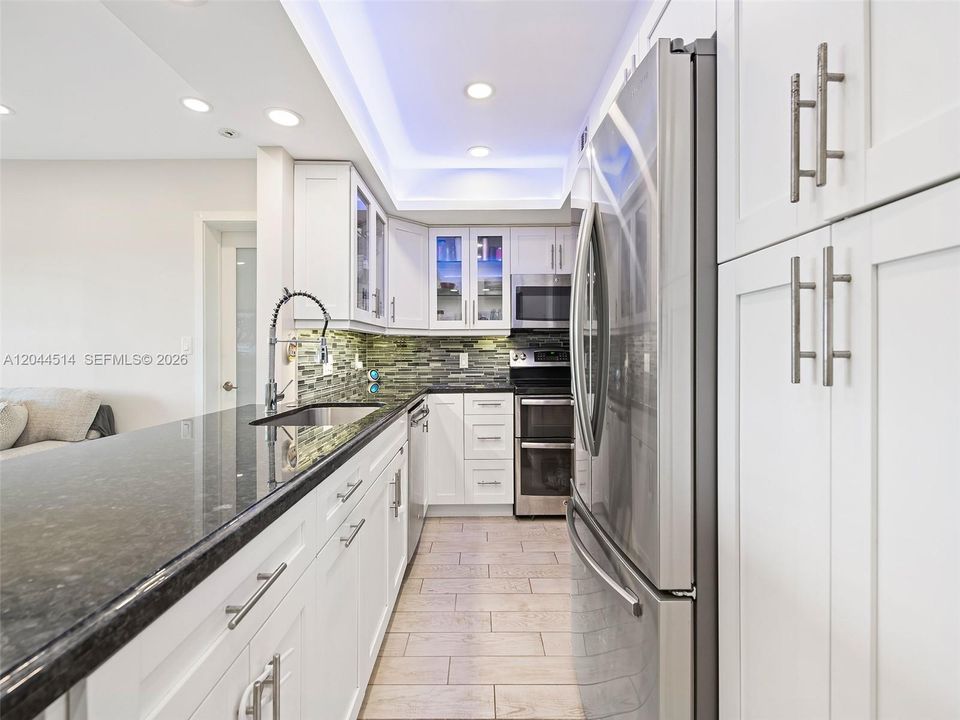 На продажу: $299,000 (2 спален, 2 ванн, 900 Квадратных фут)