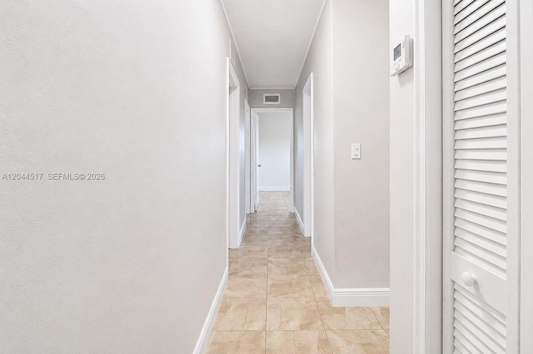 В аренду: $4,000 (4 спален, 2 ванн, 1725 Квадратных фут)