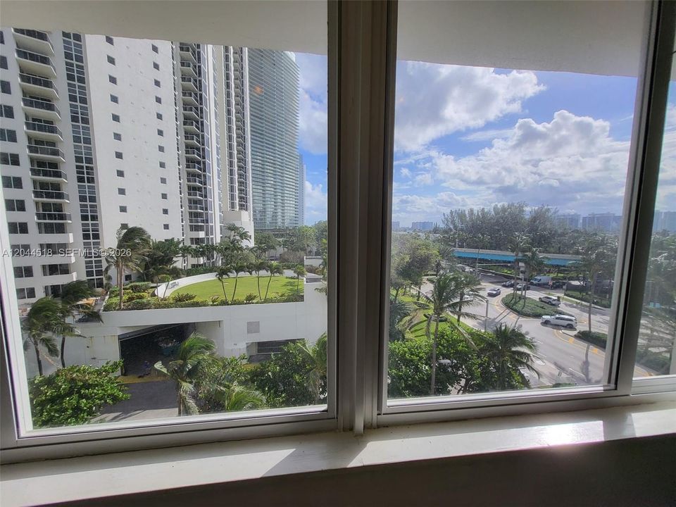 For Rent: $1,800 (0 beds, 1 baths, 360 Square Feet)