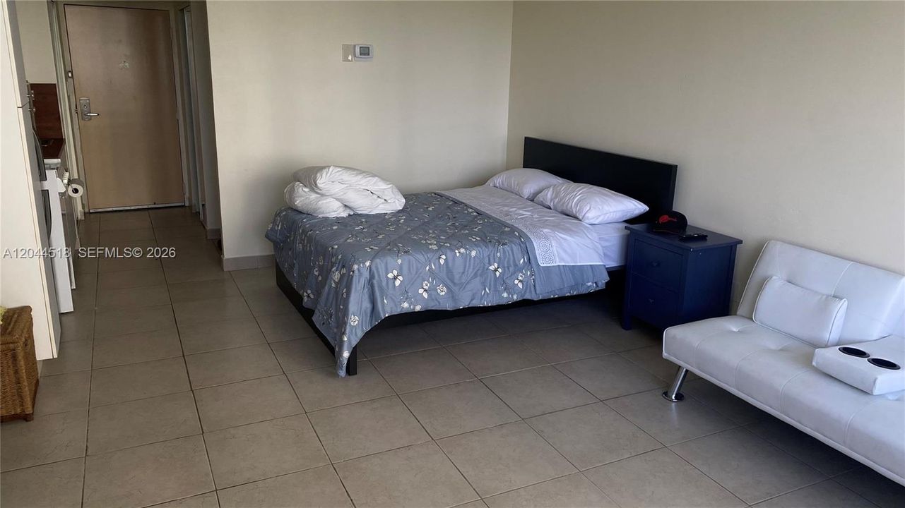 For Rent: $1,800 (0 beds, 1 baths, 360 Square Feet)
