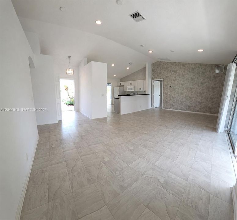 En Renta: $2,300 (3 camas, 2 baños, 1330 Pies cuadrados)