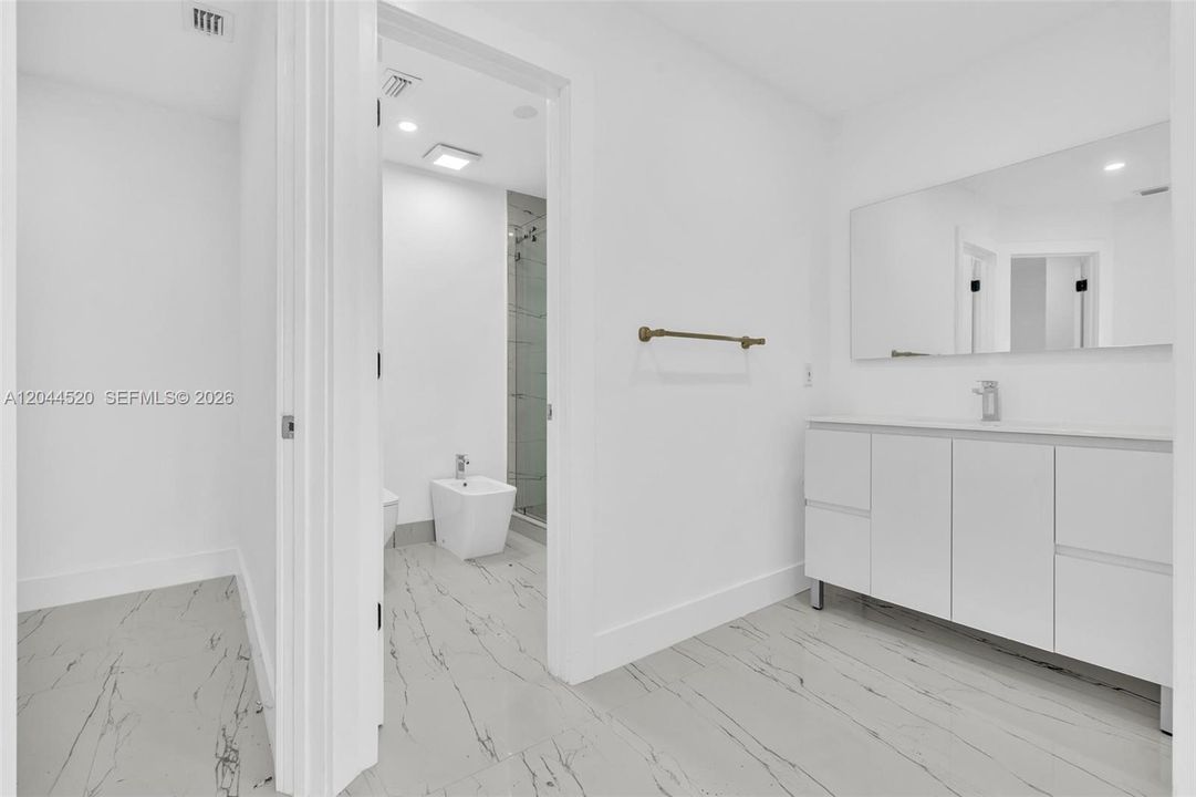 For Rent: $7,800 (4 beds, 2 baths, 2085 Square Feet)