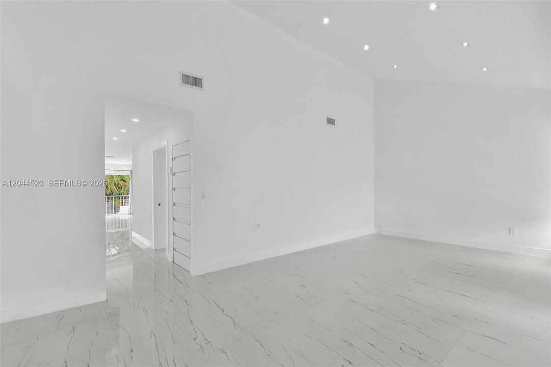 For Rent: $7,800 (4 beds, 2 baths, 2085 Square Feet)