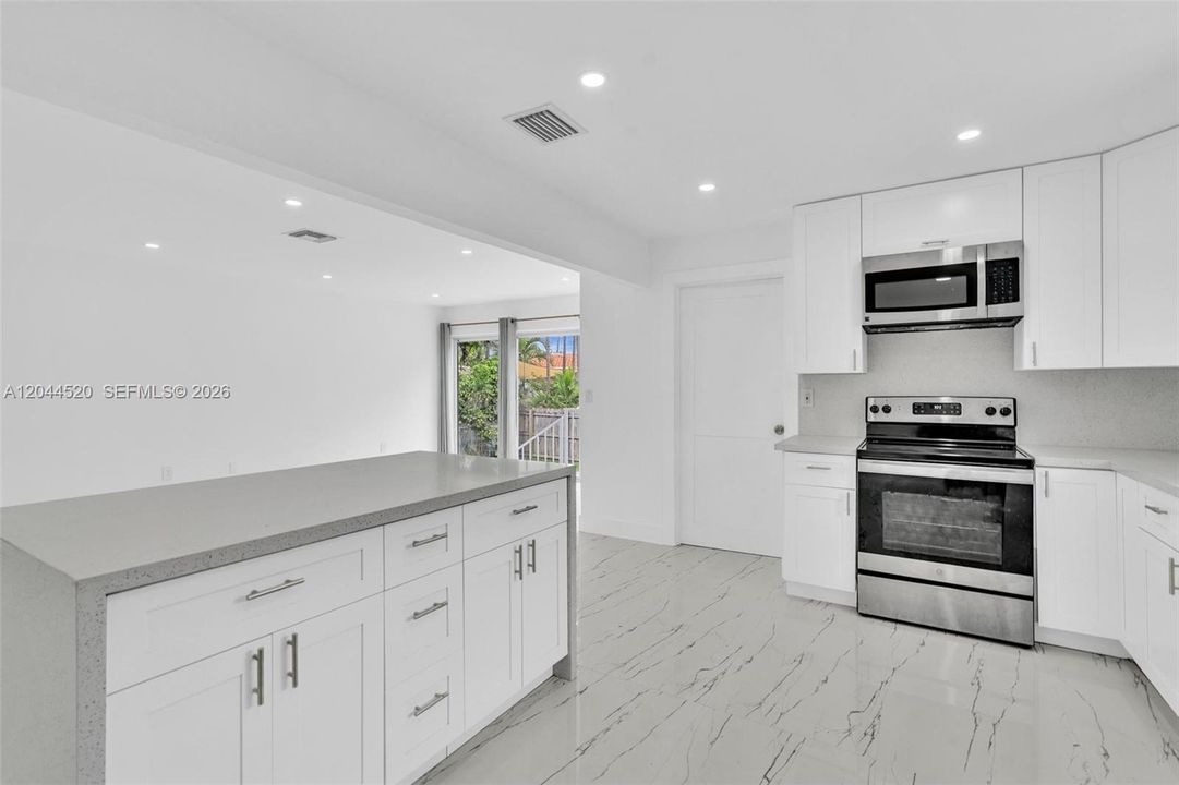 For Rent: $7,800 (4 beds, 2 baths, 2085 Square Feet)