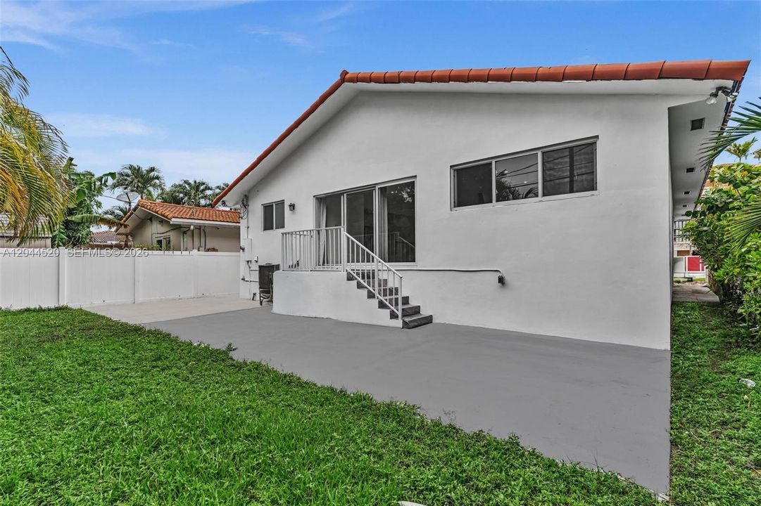 For Rent: $7,800 (4 beds, 2 baths, 2085 Square Feet)