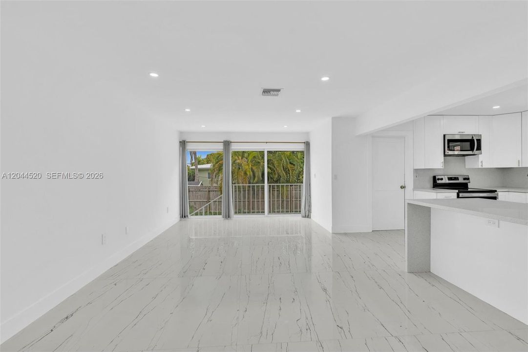 For Rent: $7,800 (4 beds, 2 baths, 2085 Square Feet)