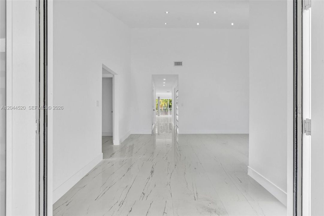 For Rent: $7,800 (4 beds, 2 baths, 2085 Square Feet)