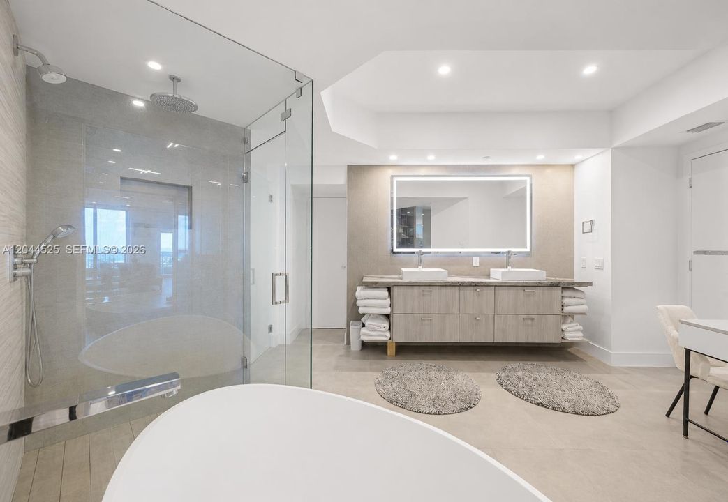 En Venta: $1,499,999 (2 camas, 2 baños, 2370 Pies cuadrados)