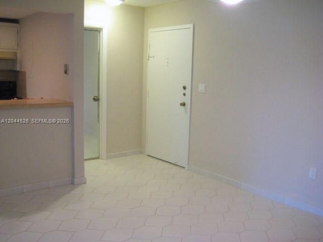 For Rent: $1,650 (1 beds, 1 baths, 960 Square Feet)