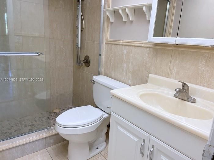 For Rent: $1,650 (1 beds, 1 baths, 960 Square Feet)