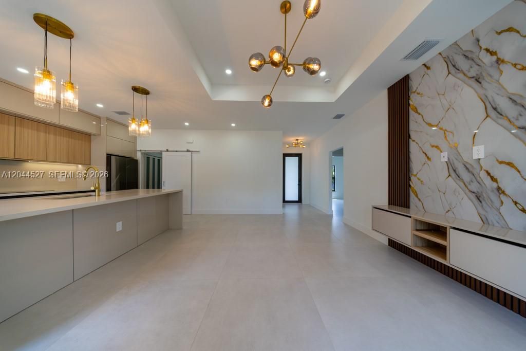 En Venta: $369,900 (4 camas, 2 baños, 0 Pies cuadrados)