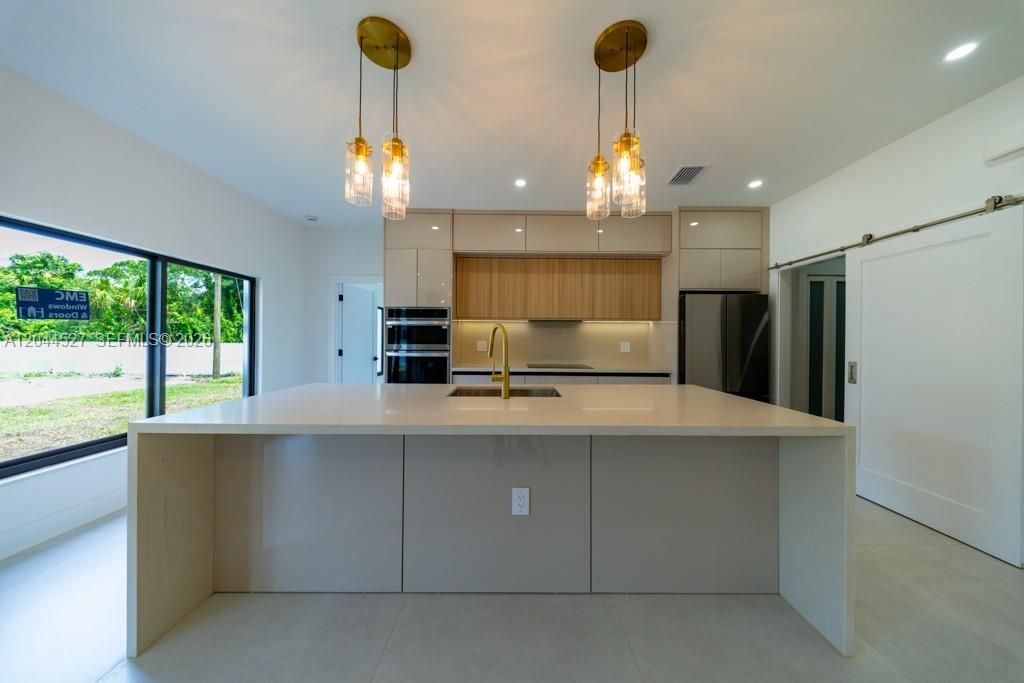 En Venta: $369,900 (4 camas, 2 baños, 0 Pies cuadrados)