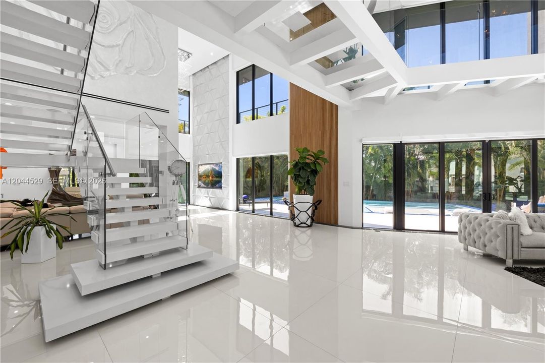 На продажу: $1,975,000 (6 спален, 4 ванн, 4883 Квадратных фут)
