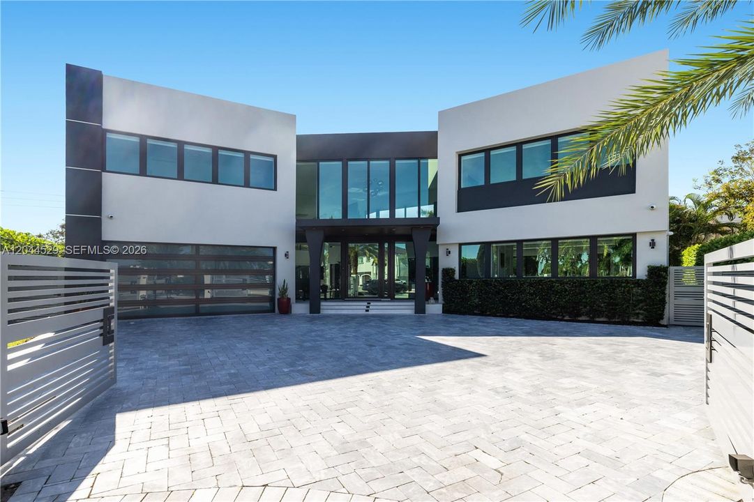На продажу: $1,975,000 (6 спален, 4 ванн, 4883 Квадратных фут)