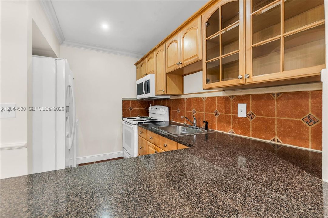 В аренду: $2,400 (2 спален, 2 ванн, 750 Квадратных фут)