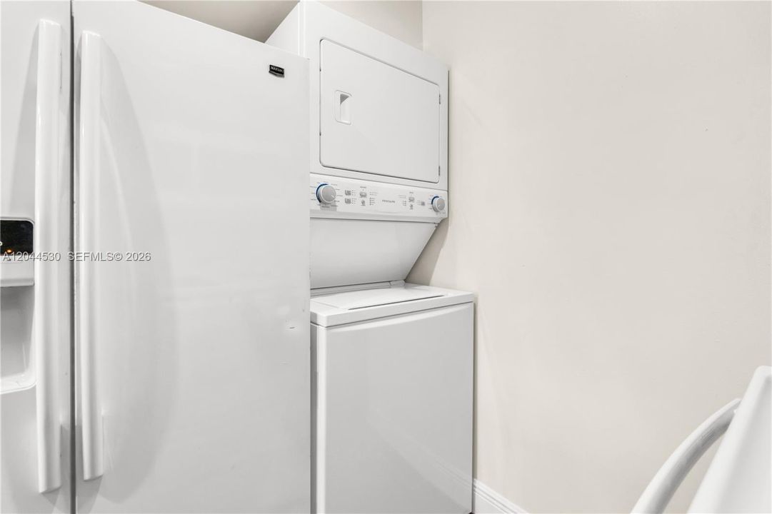 В аренду: $2,400 (2 спален, 2 ванн, 750 Квадратных фут)