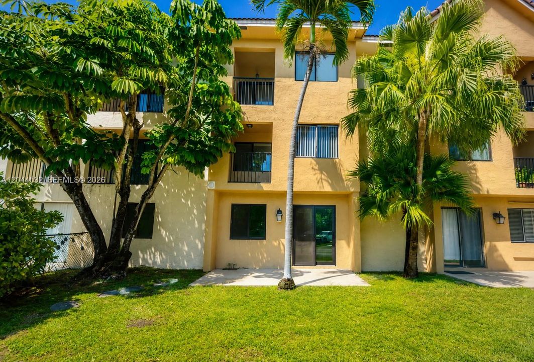 For Rent: $1,790 (2 beds, 2 baths, 933 Square Feet)