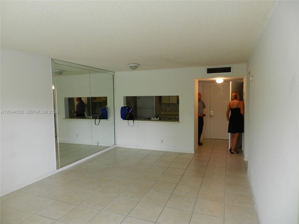 For Rent: $1,790 (2 beds, 2 baths, 933 Square Feet)