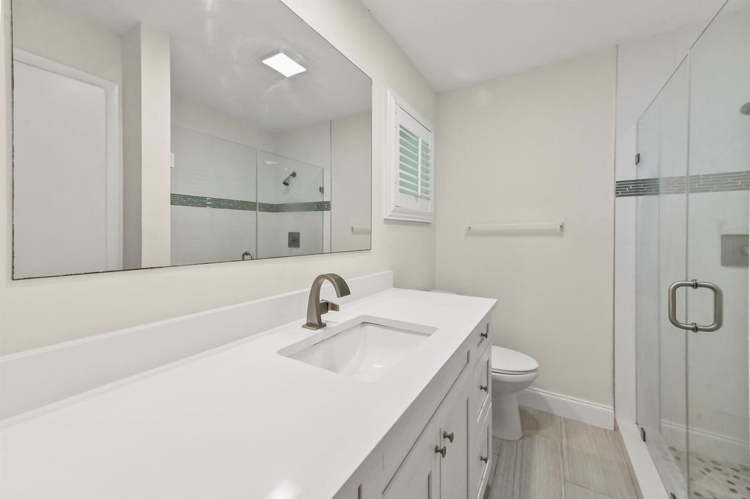 27 Bathroom 03