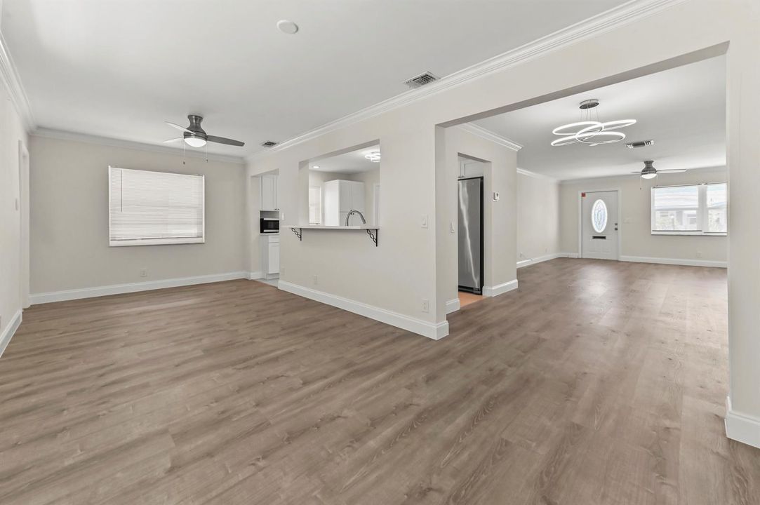 16 Family Room 02