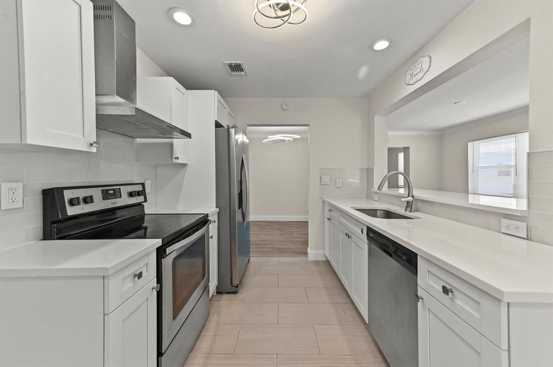 12 Kitchen 02