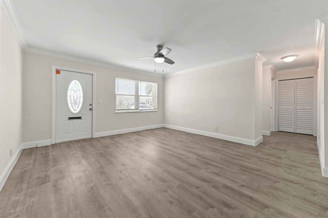 06 Living Room 02