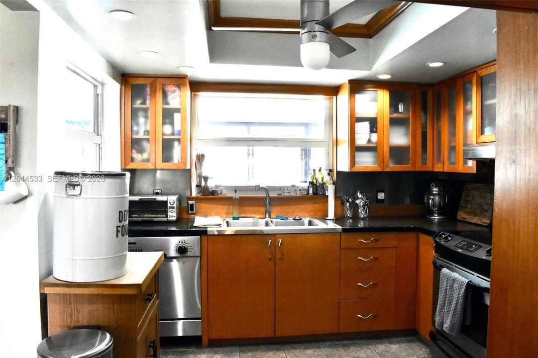 В аренду: $4,250 (3 спален, 2 ванн, 1658 Квадратных фут)