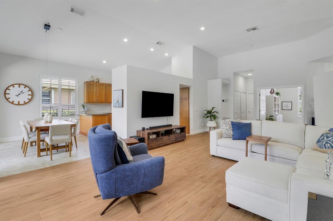 Living Area & Dining