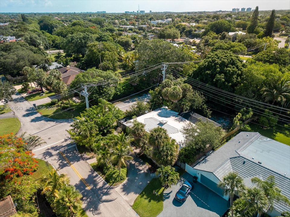 For Sale: $1,400,000 (4 beds, 2 baths, 1627 Square Feet)
