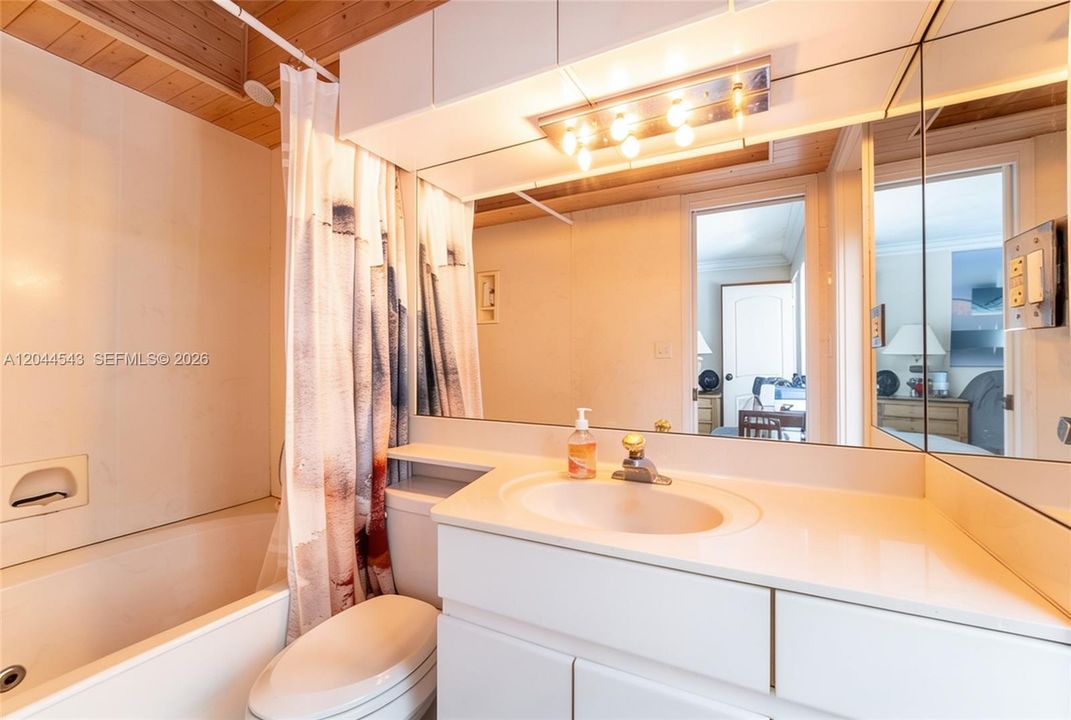 For Sale: $1,400,000 (4 beds, 2 baths, 1627 Square Feet)